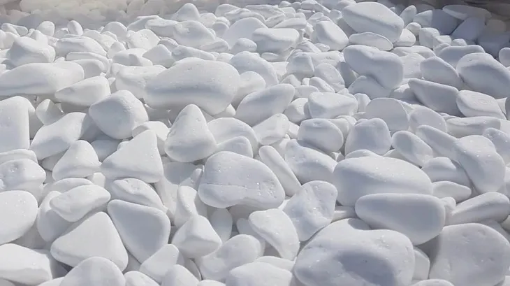 kamien-ogrodowy-thassos-otoczak-3-6cm-dekoracyjny-10kg-pierwszy-gatunek-stan-nowy-waga-10-kg