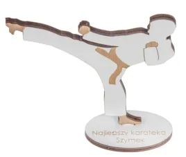 drewniana-statuetka-karateka-prezent-nagroda-imie