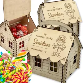 prezent-na-dzien-babci-i-dziadka-drewniany-domek-ma-slodycze-cukierki-imie