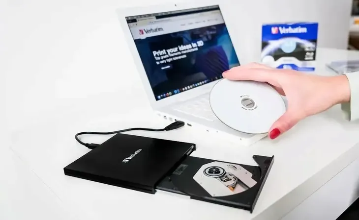 nagrywarka-blu-ray-4k-slim-usb-c-verbatim-do-pc-i-mac-obslugiwane-formaty-zapis-bd-r-bd-r-dl-bd-re-bd-re-dl-cd-r-cd-rw-dvd-r-dvd-r-dl-dvd-rw-dvd-ram