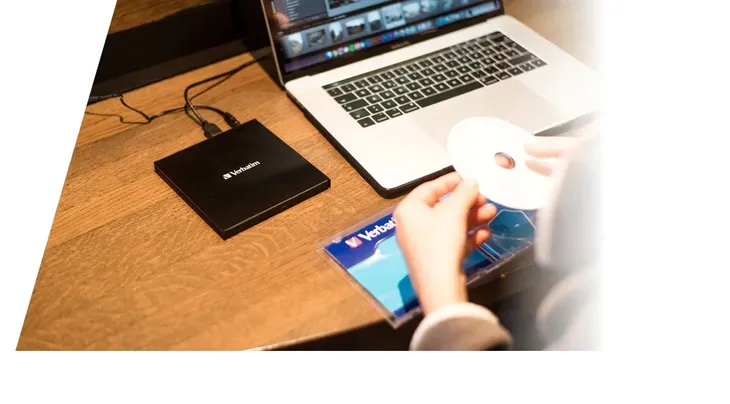nagrywarka-blu-ray-4k-slim-usb-c-verbatim-do-pc-i-mac-stan-nowy-model-external-slimline