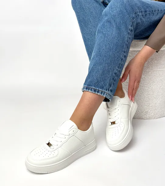 biale-sneakersy-na-platformie-brigitte-ocieplenie-nie