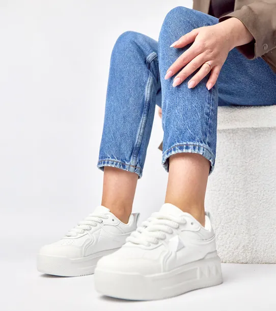 biale-sneakersy-na-platformie-alessandra