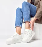 biale-sneakersy-na-platformie-alessandra-stan-nowy