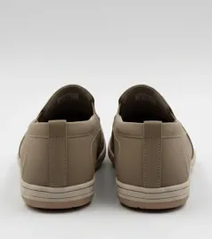 brazowe-mokasyny-meskie-perforowane-finn