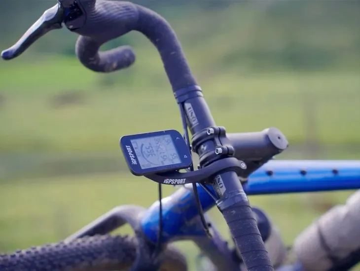 komputer-rowerowy-igpsport-bsc100s-wyswietlacz-monochromatyczny