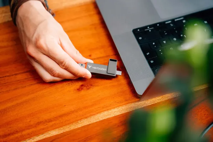 verbatim-pendrive-256gb-usb-a-usb-c-dual-quickstick-32041-kolor-czarny