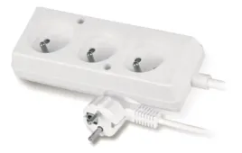 przedluzacz-mieszkaniowy-3-gniazda-15-metra-z-u