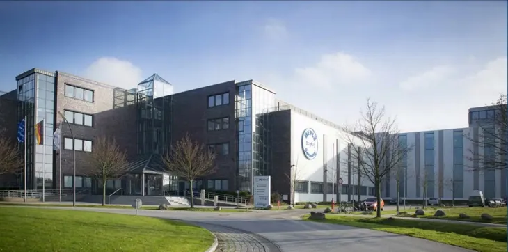 wahacz-przedni-dolny-prawy-bmw-e81-e87-e90-e91-e92-strona-zabudowy-przednie-prawe-przod