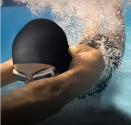 czepek-plywacki-poliester-trizand-czarny