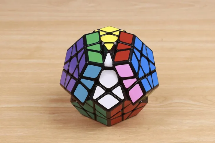 kostka-logiczna-gra-edukacyjna-dwunastoscian-cube-wiek-dziecka-3-lata