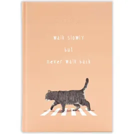 kalendarz-ksiazkowy-2026-walk-slowlu-but-never-walk-back-brzoskwiniowy-wz