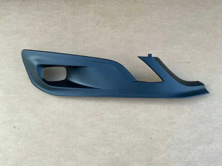 ramka-halogenu-prawa-oryginal-98076312xt-peugeot-strona-zabudowy-prawa