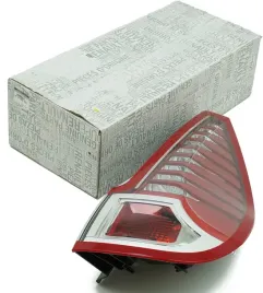 oryginalna-nowa-lampa-prawy-tyl-wklad-zarowek-renault-scenic-iii