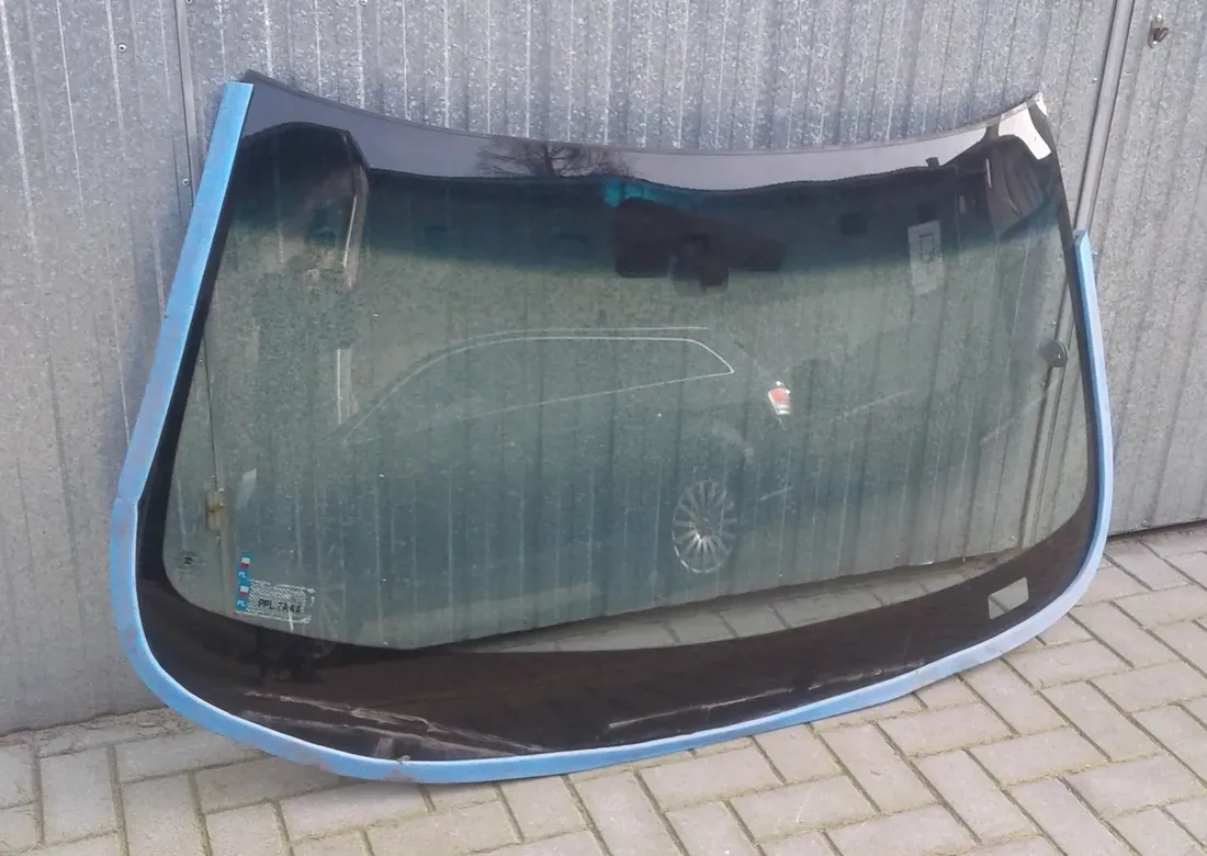 szyba-czolowa-cadillac-deville-96-99r-stan-nowy