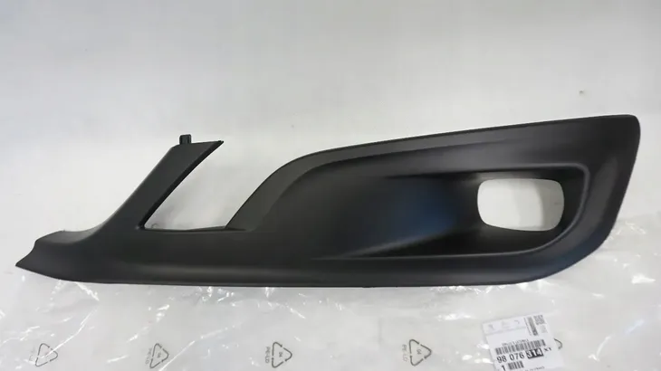 98076314xt-kratka-ramka-halogenu-oe-psa-508-2014-producent-czesci-peugeot-oe