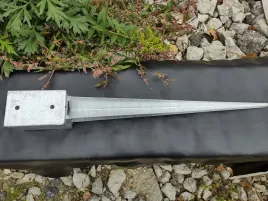 podstawa-slupa-kotwa-wbijana-100x100x750-mm-ocynk-ogniowy