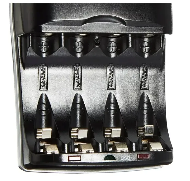 ladowarka-do-akumulatorow-aa-aaa-amazonbasics-b00ts19buw-model-b00ts19buw