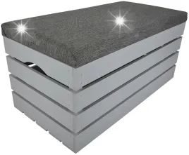 szara-pufa-drewniana-z-siedziskiem-tapicerowana