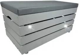 drewniana-pufa-kuferek-z-kolkami-skrzynia-schowek