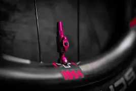 wentyle-bezrdzeniowe-tubeless-muc-off-big-bore-lite-presta-35mm-red