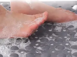 mata-antyposlizgowa-do-wanny-pod-prysznic-brodzik-szczotka-do-masazu-stop