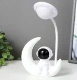 lampka-nocna-dla-dzieci-usb-led-astronauta-biurkowa-do-pokoju-dziecka-klasa-energetyczna-a
