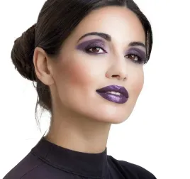 szminka-liliowa-charakteryzacja-makijaz