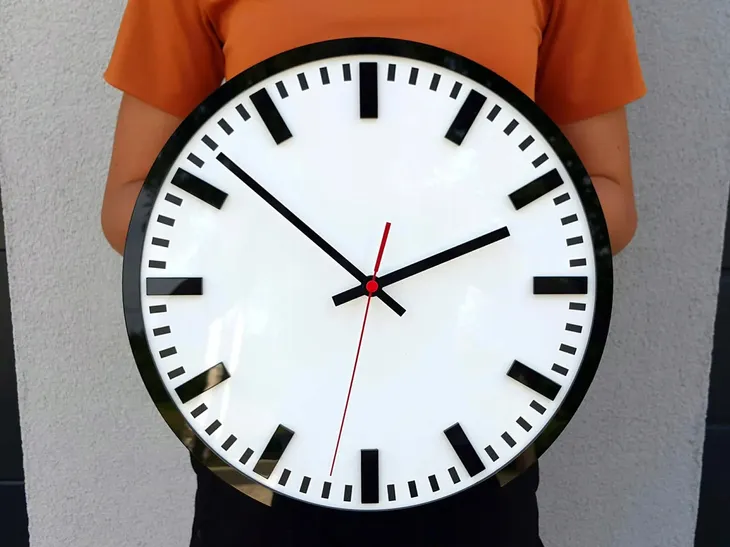 zegar-scienny-modernclock-bialy-30cm-waga-z-opakowaniem-0-75-kg