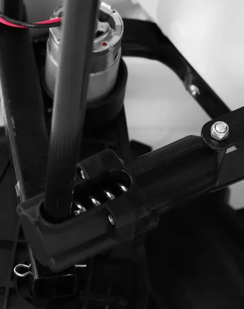 samochod-ramiz-bialy-kolor-bialy