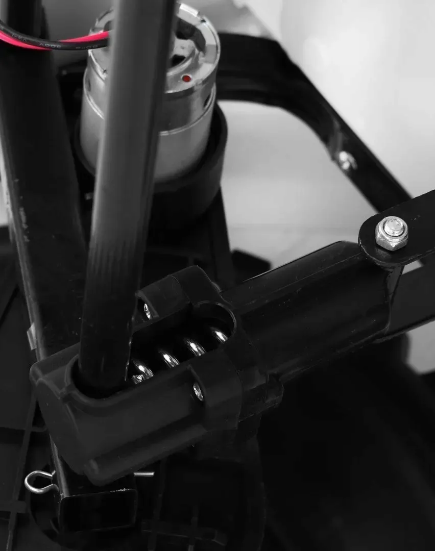 samochod-ramiz-bialy