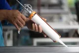 pistolet-do-silikonu-soudal-300-marka-soudal-zasilanie-reczne