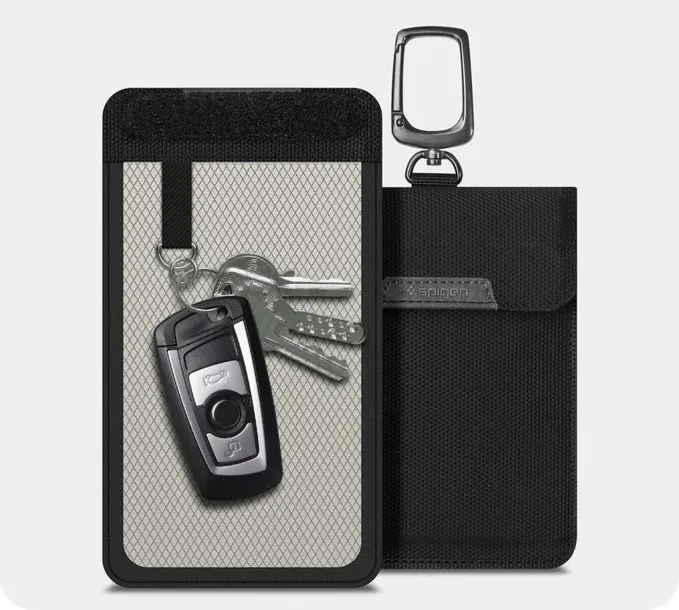 spigen-pokrowiec-na-klucze-kod-producenta-8809811854022