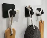 haczyk-bezinwazyjny-interlook-czarny-sposob-montazu-bezinwazyjny