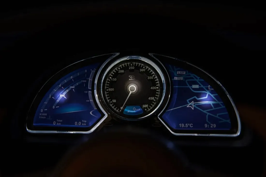 pojazd-bugatti-chiron-niebieski