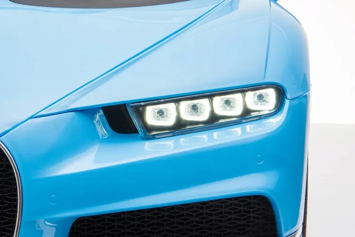 pojazd-bugatti-chiron-niebieski-certyfikaty-opinie-atesty-ce