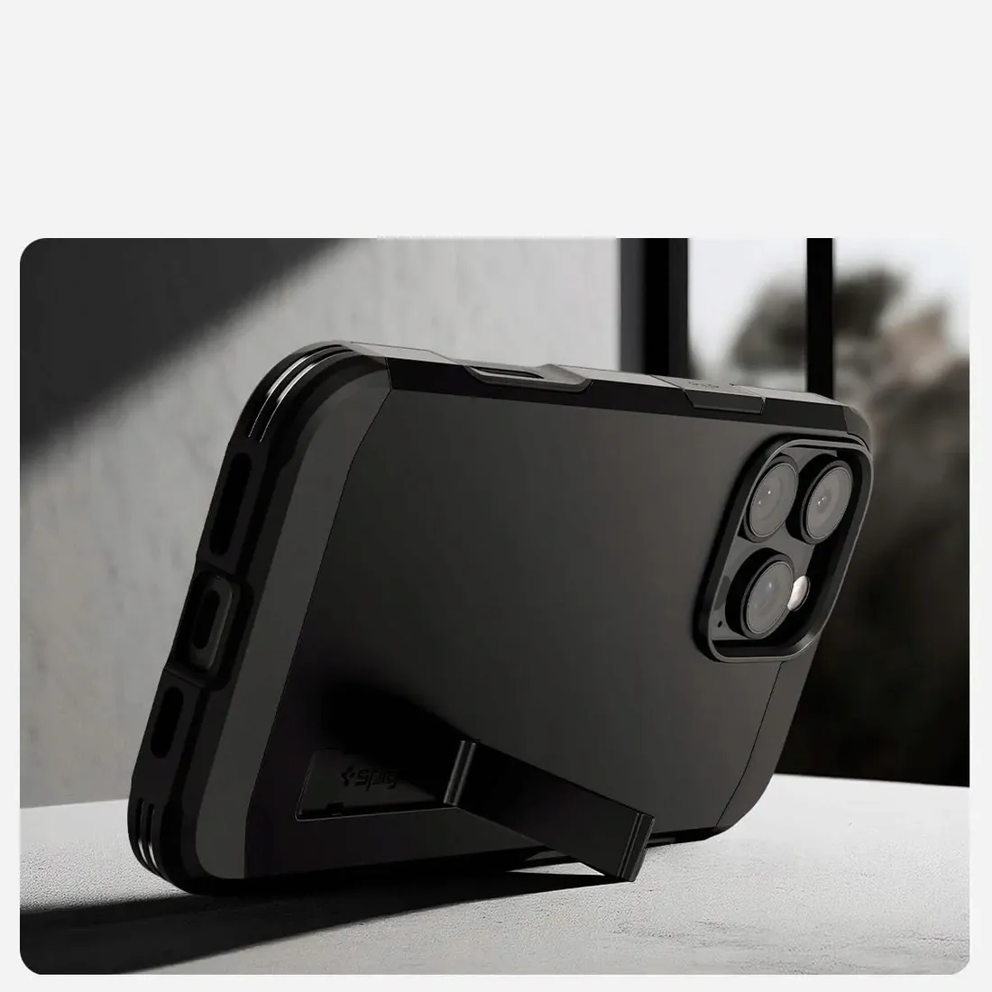 plecki-spigen-do-apple-iphone-16-pro-max-czarny