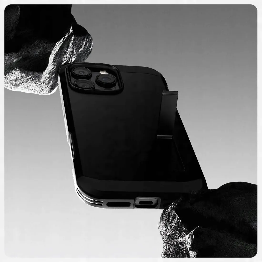 plecki-spigen-do-apple-iphone-16-pro-max-czarny