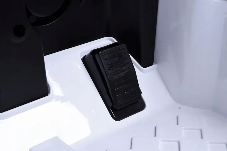 samochod-ramiz-bialy-informacje-dot-bezpieczenstwa-i-zgodnosci-produktu-do-uzytku-pod-bezposrednim-nadzorem-osoby-doroslej