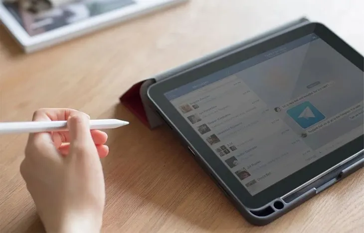 etui-uniq-do-apple-waga-z-opakowaniem-0-15-kg-rodzaj-oryginal