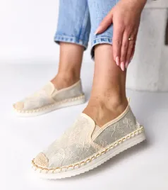 bezowe-espadryle-zdobione-brokatem-lucie