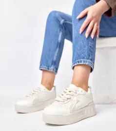bezowe-sneakersy-na-platformie-alessandra
