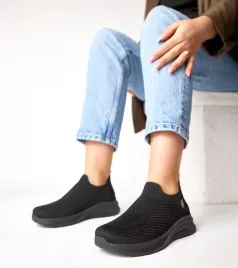 czarne-sneakersy-materialowe-wsuwane-gaia
