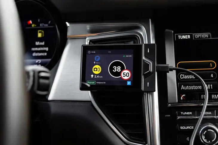 antyradar-yanosik-rs-marka-yanosik-model-rs