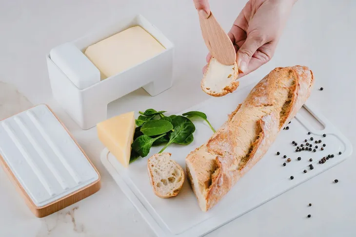 maselniczka-practic-plastik-bialy-kolor-bialy-linia-practic