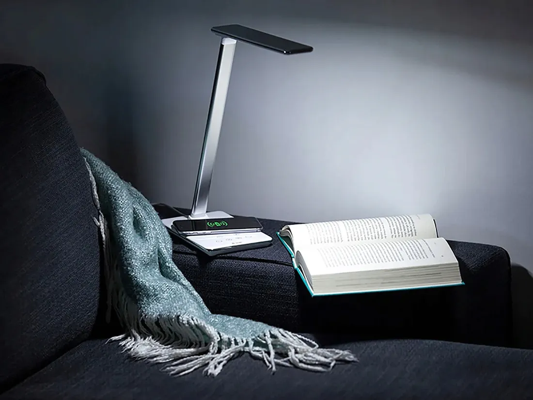 lampka-na-biurko-led-z-ladowarka-bezprzewodowa-iq-zegar-budzik-termometr