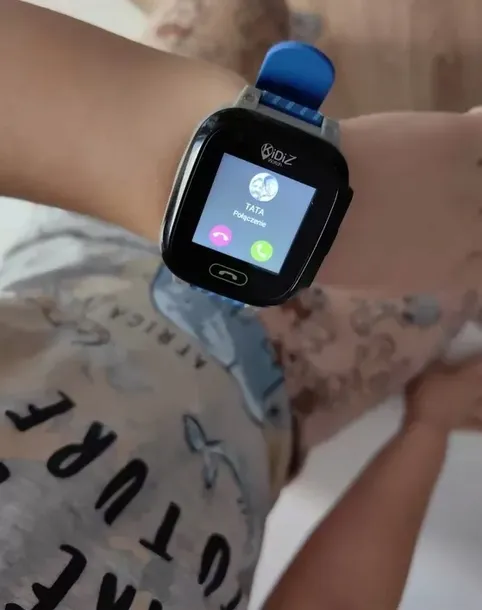 smartwatch-kidizwatch-top-niebieski-komunikacja-wi-fi
