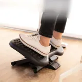 podnozek-biurowy-regulowany-pod-stopy-kolor-czarny