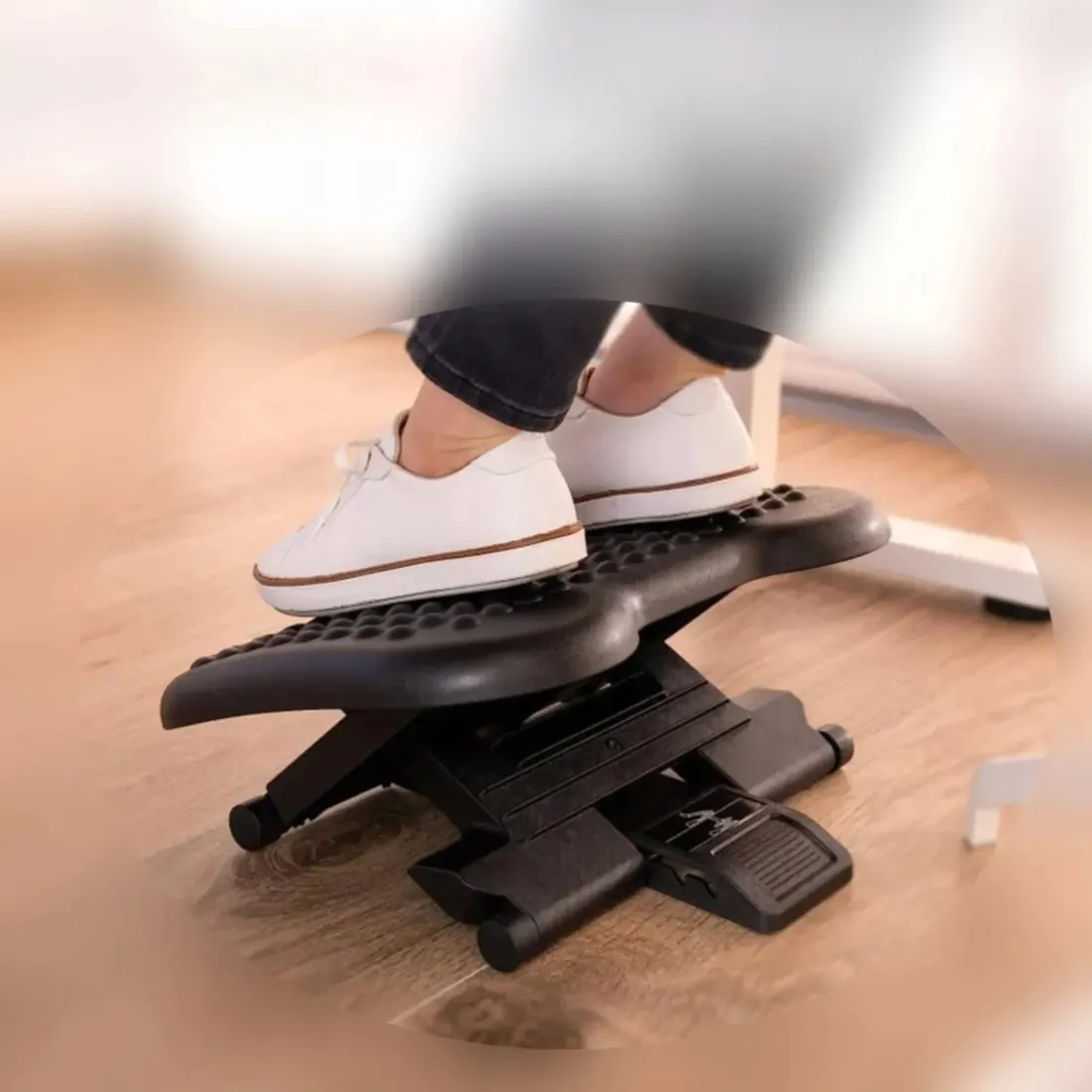 podnozek-biurowy-regulowany-pod-stopy