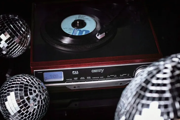 gramofon-camry-cr-1168-brazowy-szerokosc-produktu-35-5-cm